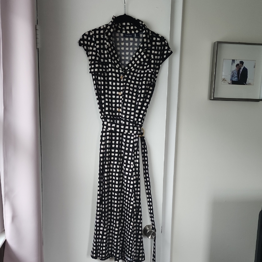 New York & Company Black and White Wrap Midi Dress